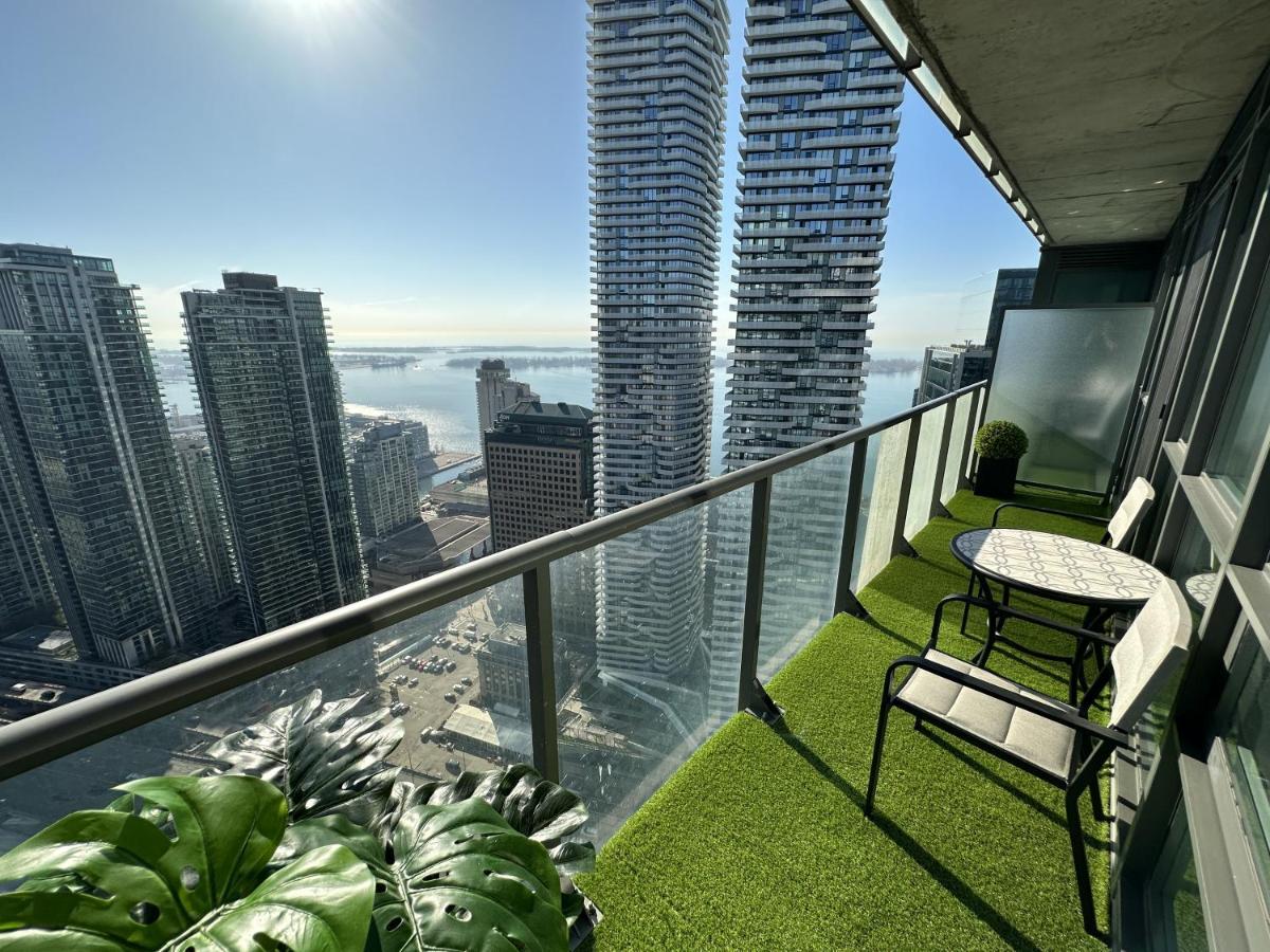 Luxury Downtown Toronto 2 Bedroom Suite With City And Lake Views And Free Parking Ngoại thất bức ảnh