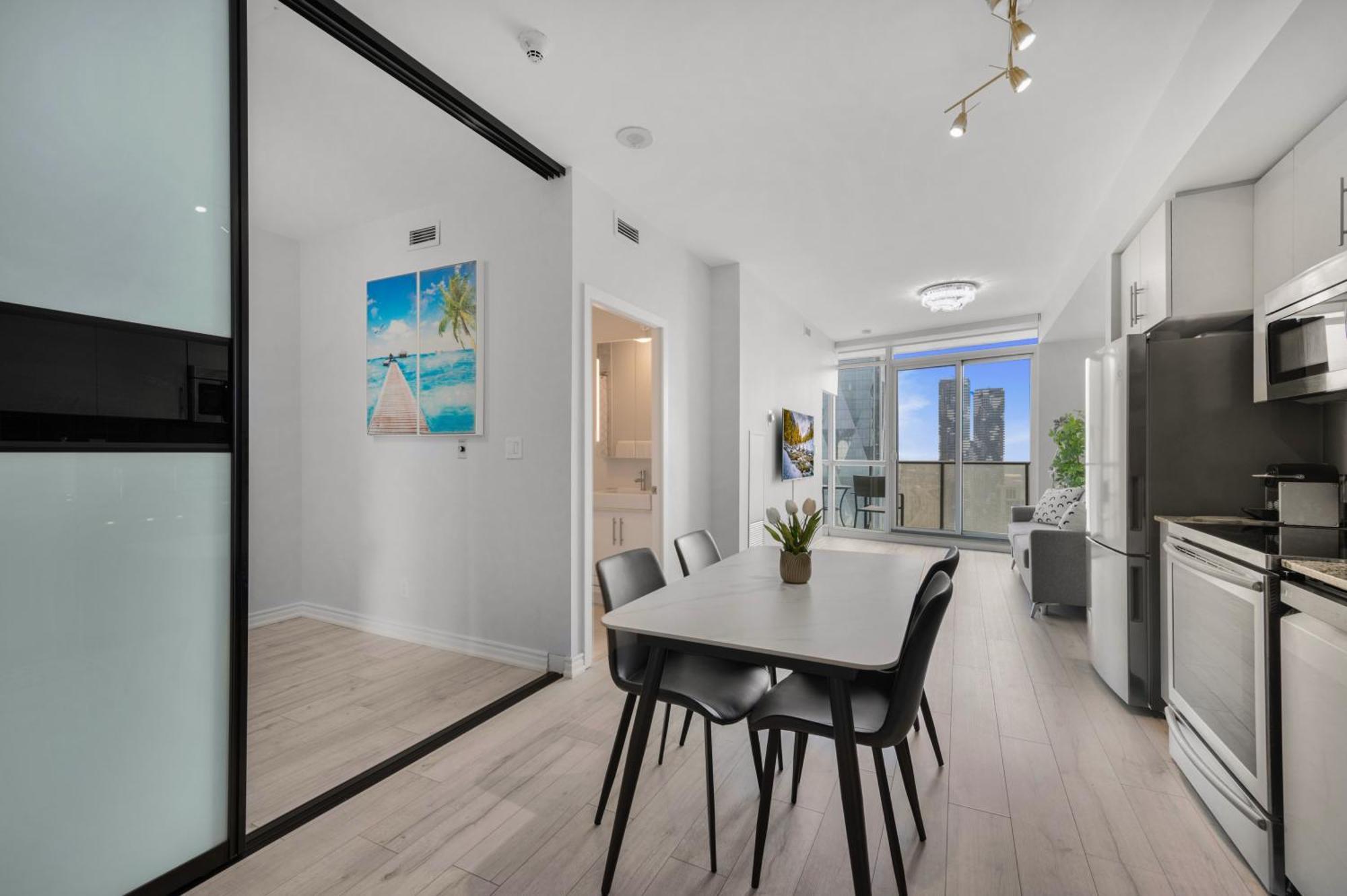 Luxury Downtown Toronto 2 Bedroom Suite With City And Lake Views And Free Parking Ngoại thất bức ảnh