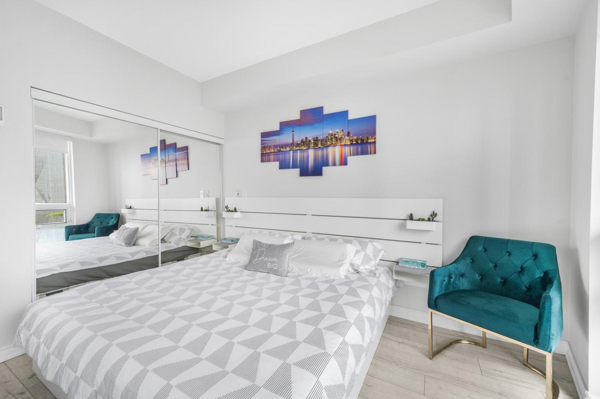 Luxury Downtown Toronto 2 Bedroom Suite With City And Lake Views And Free Parking Ngoại thất bức ảnh