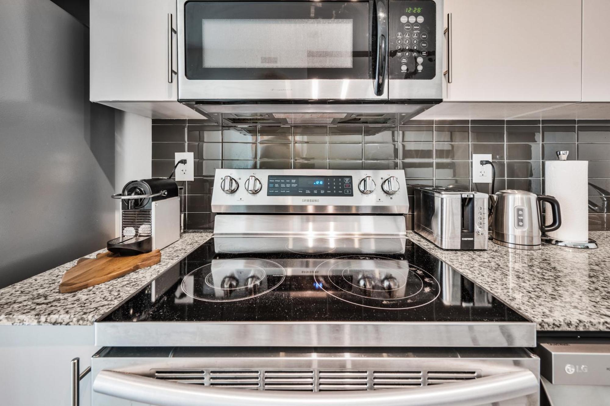 Luxury Downtown Toronto 2 Bedroom Suite With City And Lake Views And Free Parking Ngoại thất bức ảnh